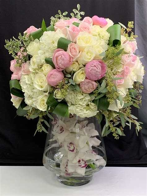 With our commitment to quality and freshness, you can trust that your floral display will bring joy and elegance to any space for an extended period of time. Bespoke flower arrangements for any occasion with Interflora. Order for same day by 3pm. Delivered by our local artisan florists, straight to their door.